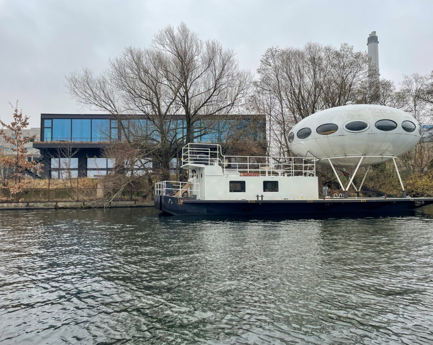 FLOATING UFO