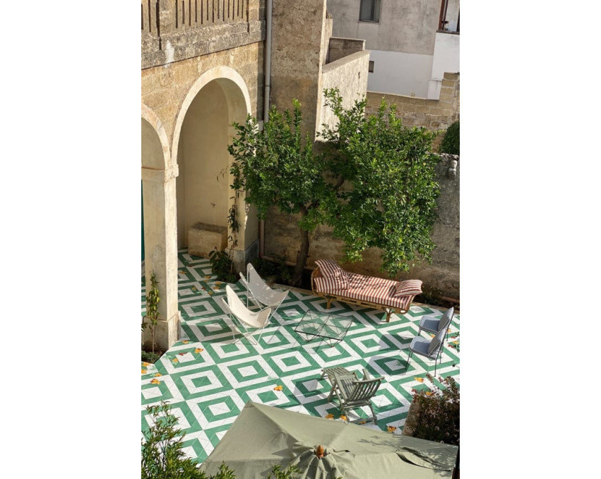 GREEN TILED PUGLIA PALAZZO