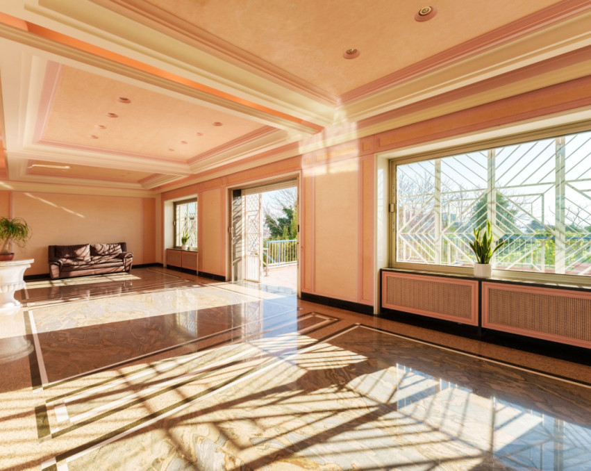ITALIAN 70'S APARTMENT