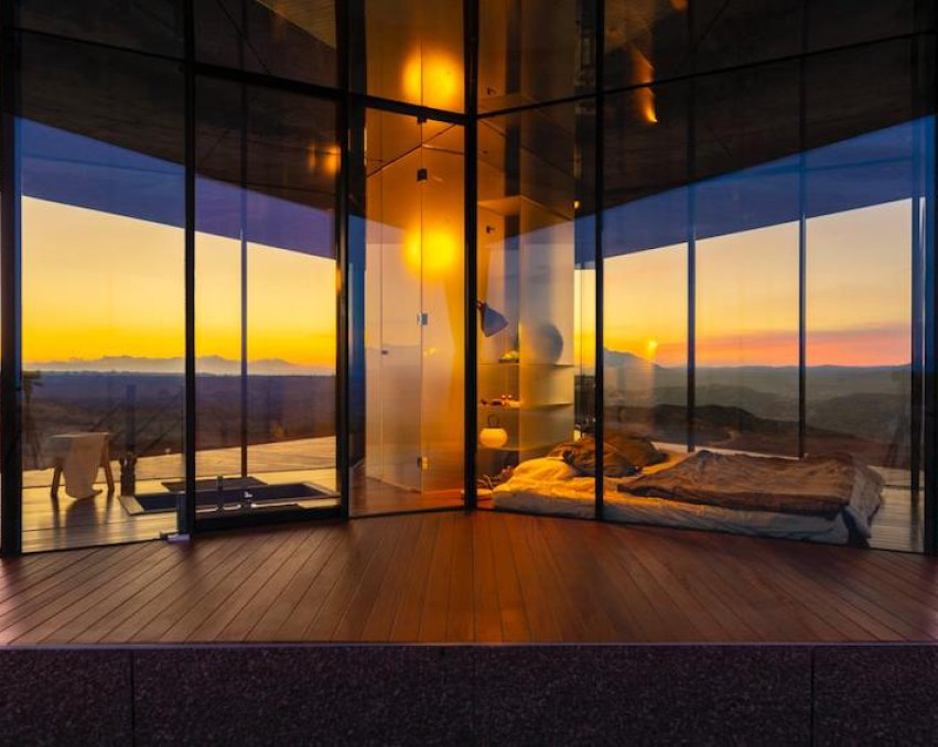 DESERT GLASS HOUSE