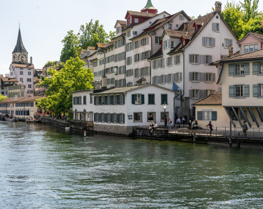 RIVERSIDE OLD TOWN HOUSE