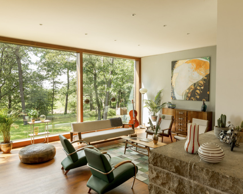 MID CENTURY BUNGALOW RHENEN