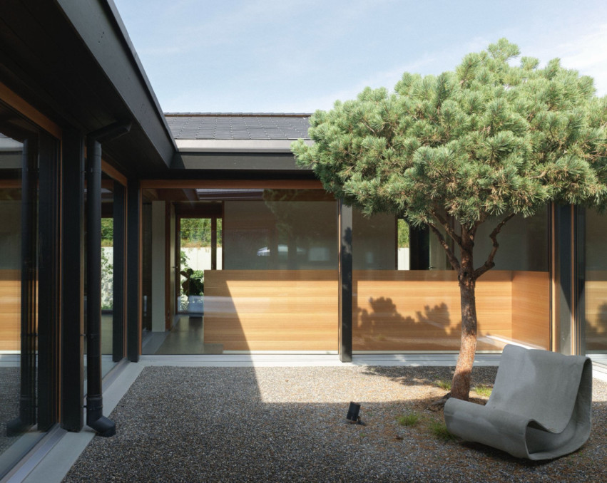 MID CENTURY DESIGN BUNGALOW ZURICH