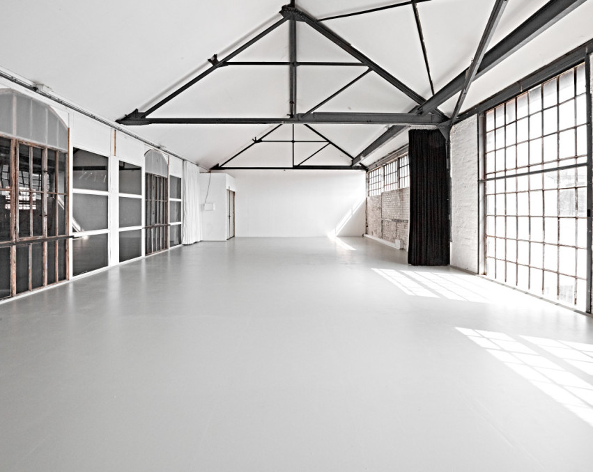 MODERN INDUSTRIAL STUDIO