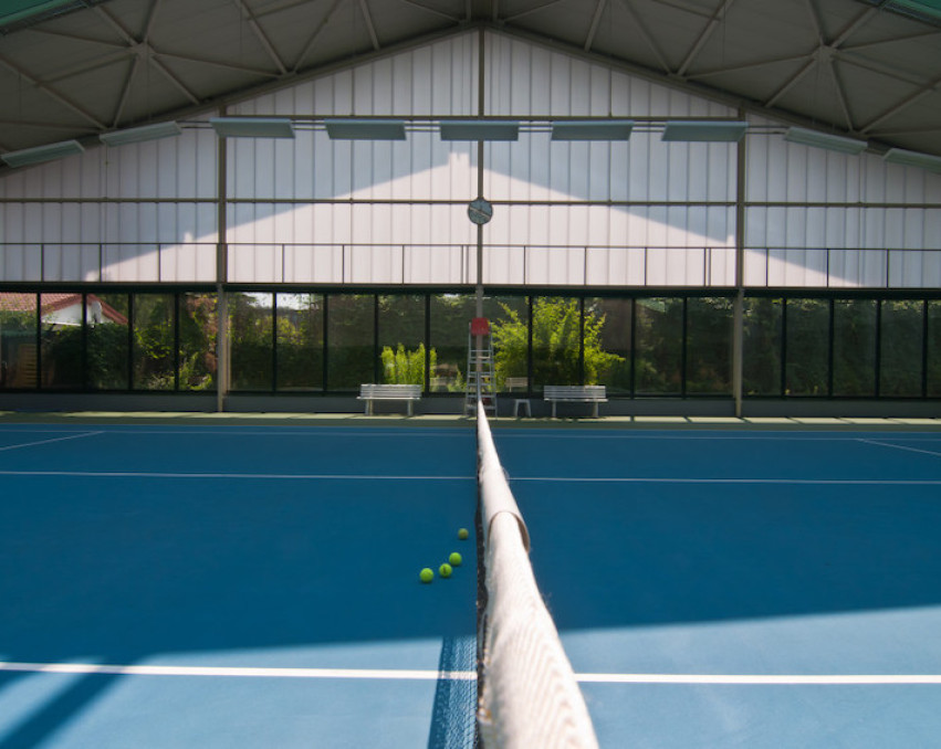 OPEN ROOF TENNIS COURTS BERLIN