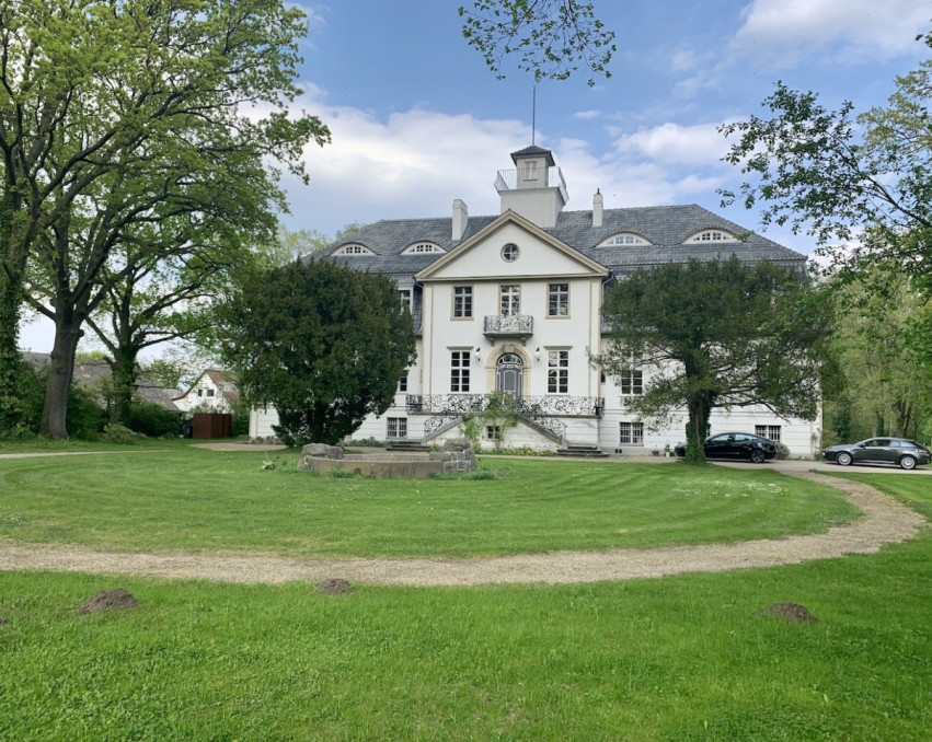 BOURGEOIS SUMMER HOUSE