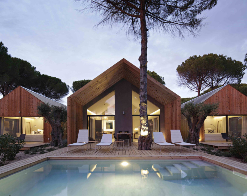 RETREAT SURROUNDED BY NATURE