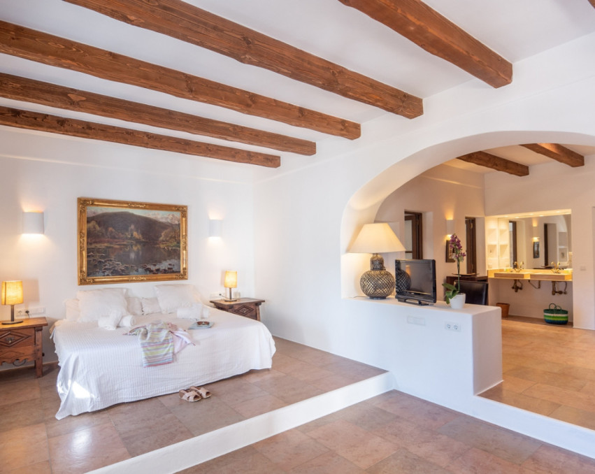 RUSTIC ISLAND VILLA