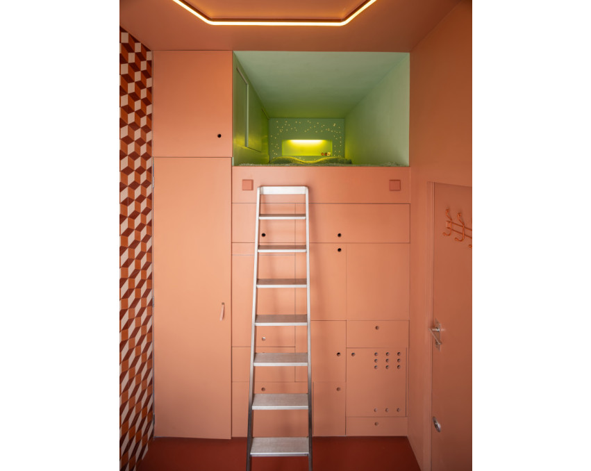 COLOURFUL TINY APARTMENT ROTTERDAM
