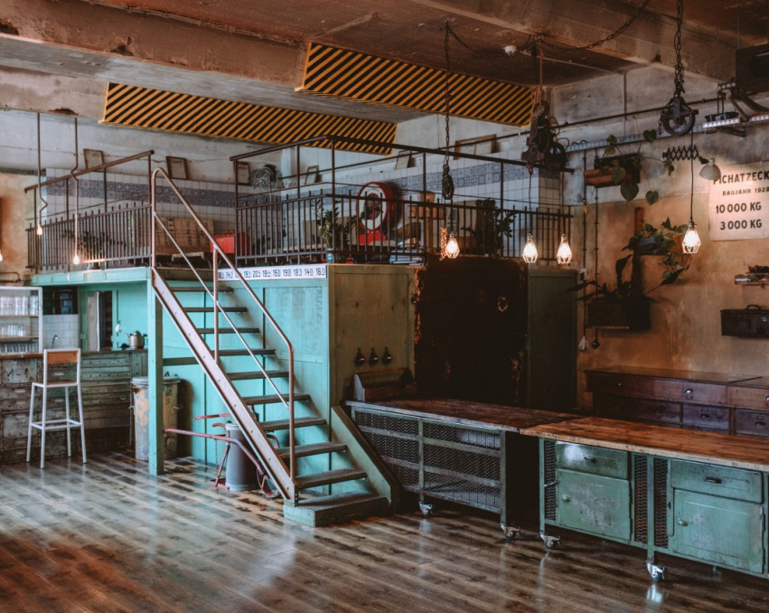 THE RETRO INDUSTRIAL LOFT