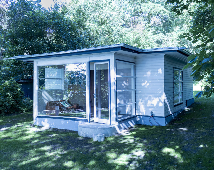 TINY HOUSE BY THE WATER