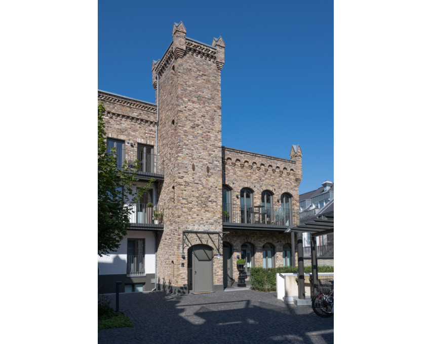 UNIQUE LITTLE CASTLE