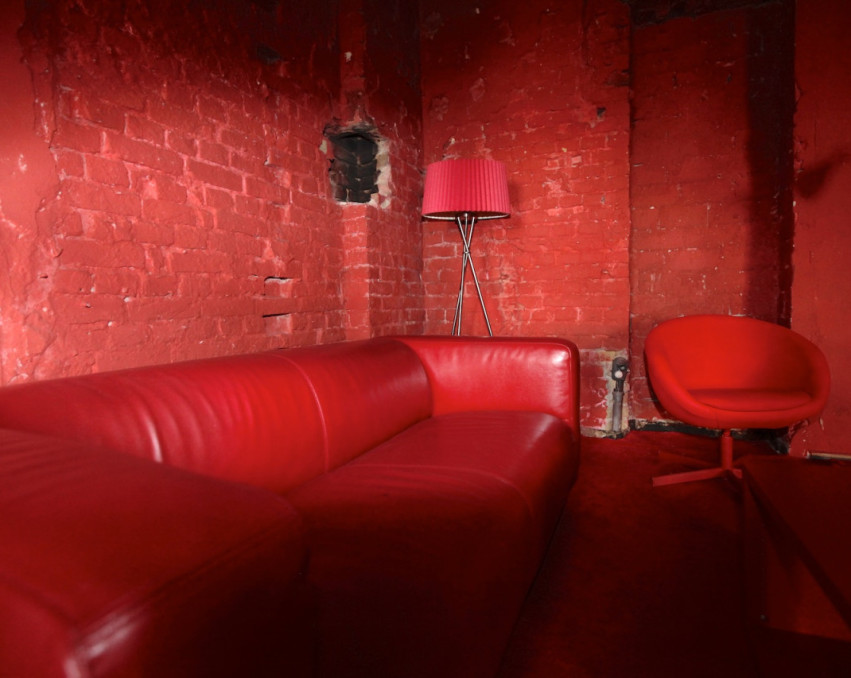 RED ROOM